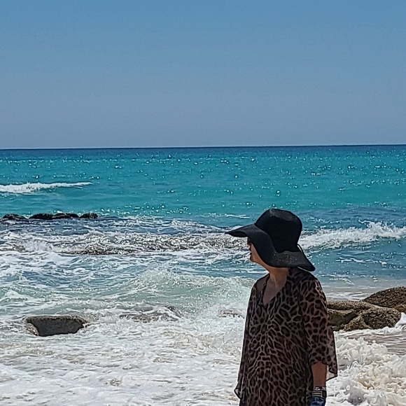 Meet your Posher, Gina - Picture 2 of 4